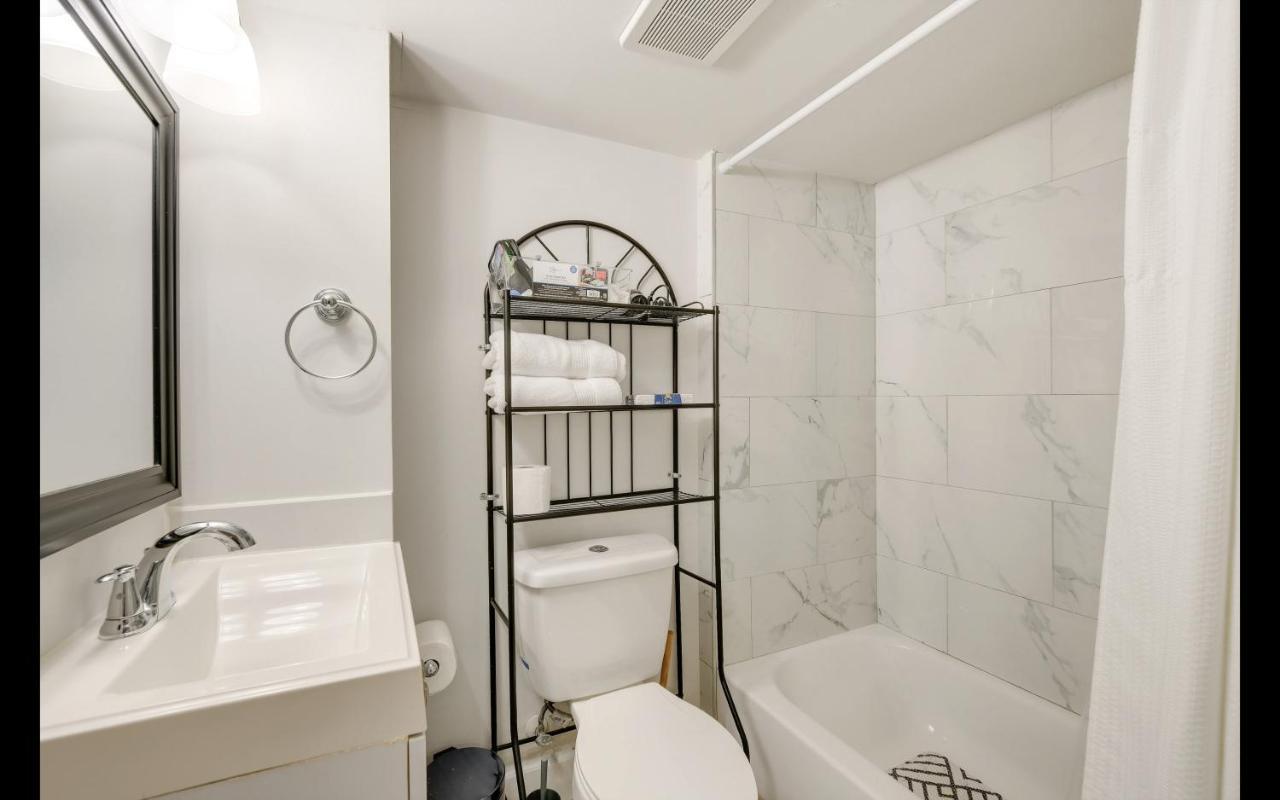 Splendid Cheerful 2-Bedroom Residential Хаятсвил Екстериор снимка