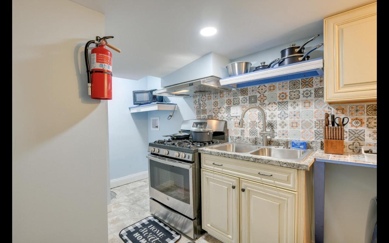 Splendid Cheerful 2-Bedroom Residential Хаятсвил Екстериор снимка